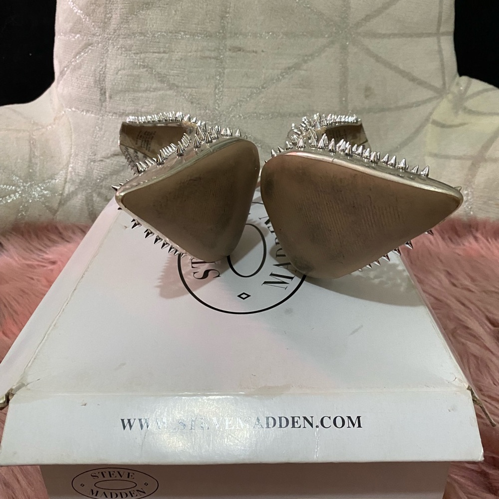 Shoes - Picture 2 of 6